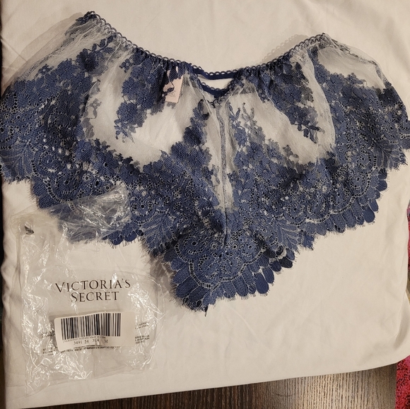 Victoria's Secret Medium Underwear NWOT - Picture 2 of 2